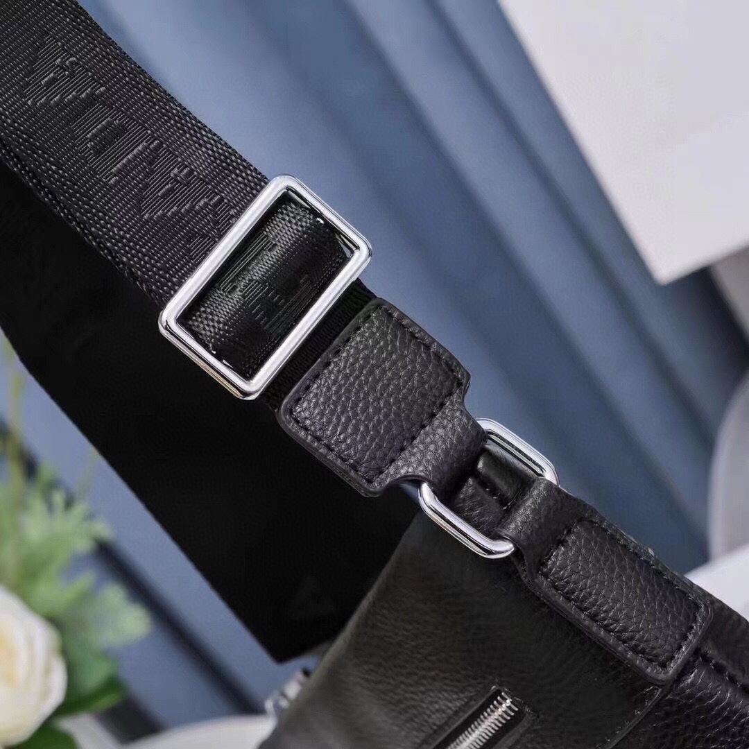 【 PRADA 公式旗艦店】プラダ ショルダーバッグ 当日出荷 好評に付き再入荷!23*27*5CM - 画像 (5)