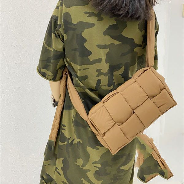 BOTTEGA VENETA テック カセット クロスボディ ミディアム - 画像 (8)