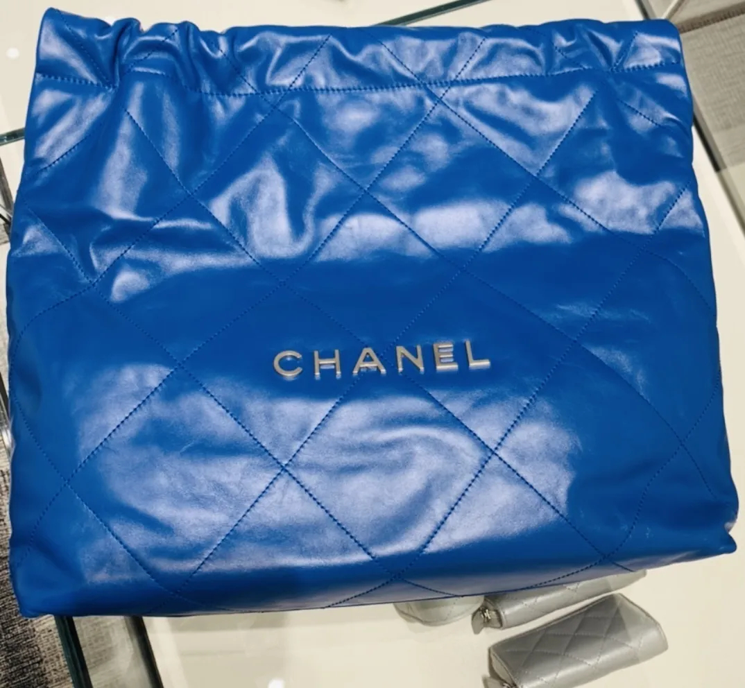 【芸能人多数愛用】人気沸騰CHANEL 22スモールトートバッグ - 画像 (15)
