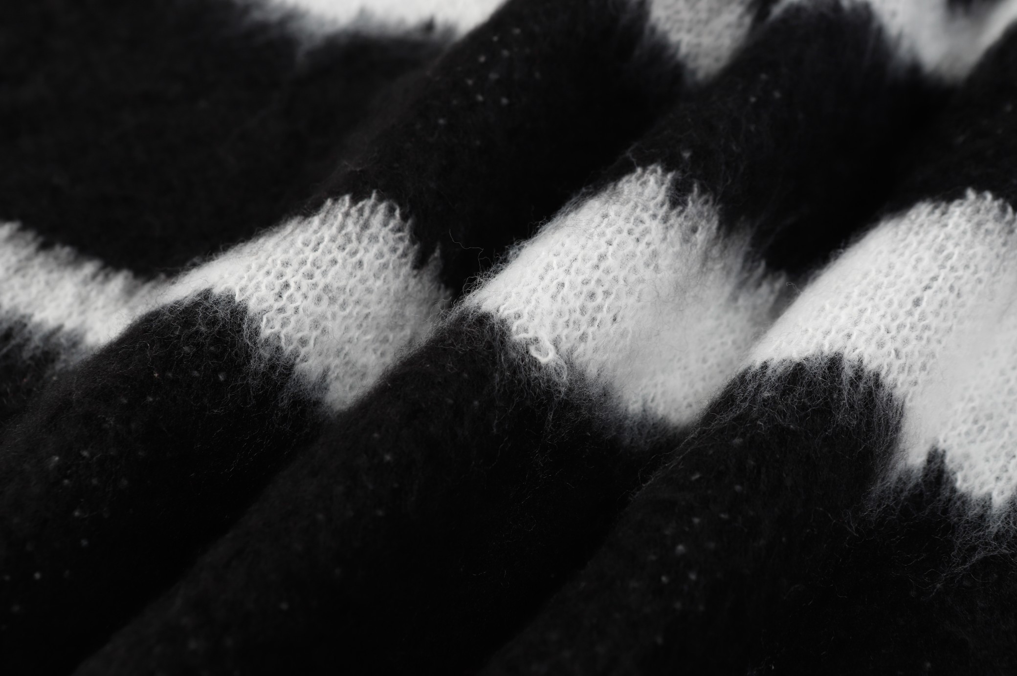 【BALENCIAGA 公式旗艦店】バレンシアガ セーター好評に付き再入荷! - 画像 (9)