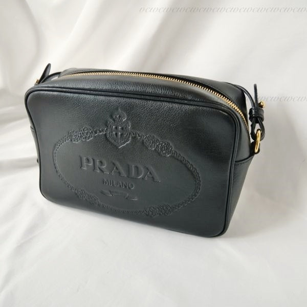 PRADA【国内発/関税込】ロゴプレート ブラックショルダーバッグ - 画像 (5)