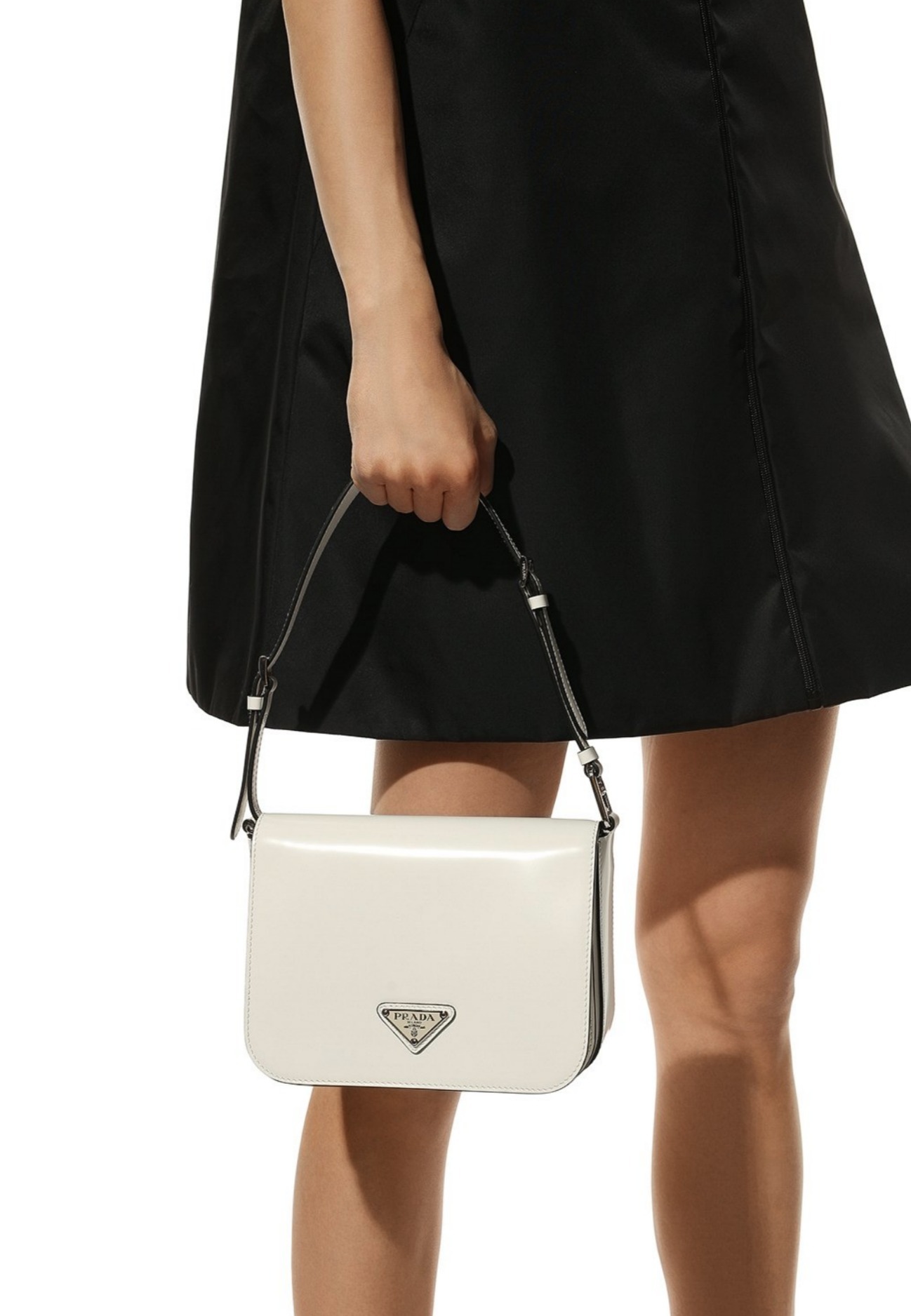 大人気!雑誌「VIVI」に掲載!藤田ニコルの愛用ブランドの新作バッグが掲載されたブラックレザーショルダーバッグ 大人の女性へ - 画像 (22)