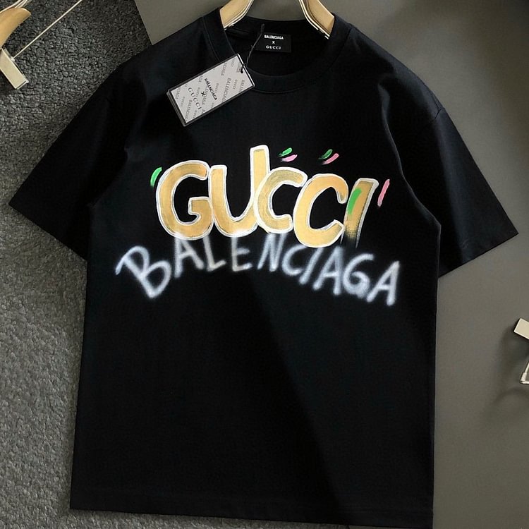 🔥2 つのうち 1 つが無料になります🔥🔥【Gucci ✖️ BALENCIAGA 】グッチ✖️ バレンシアガ 半袖 男女兼用 - 画像 (2)
