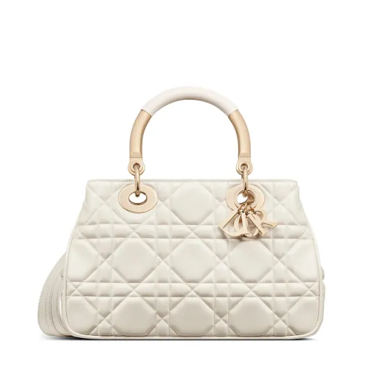 【DIOR】📣春夏の新作「DIOR-Lady 95.22」がリリース。😍高揚感をくれるバッグ、使い勝手も抜群!心ときめく新鮮さと、時代を超えて愛される普遍性。 - 画像 (4)