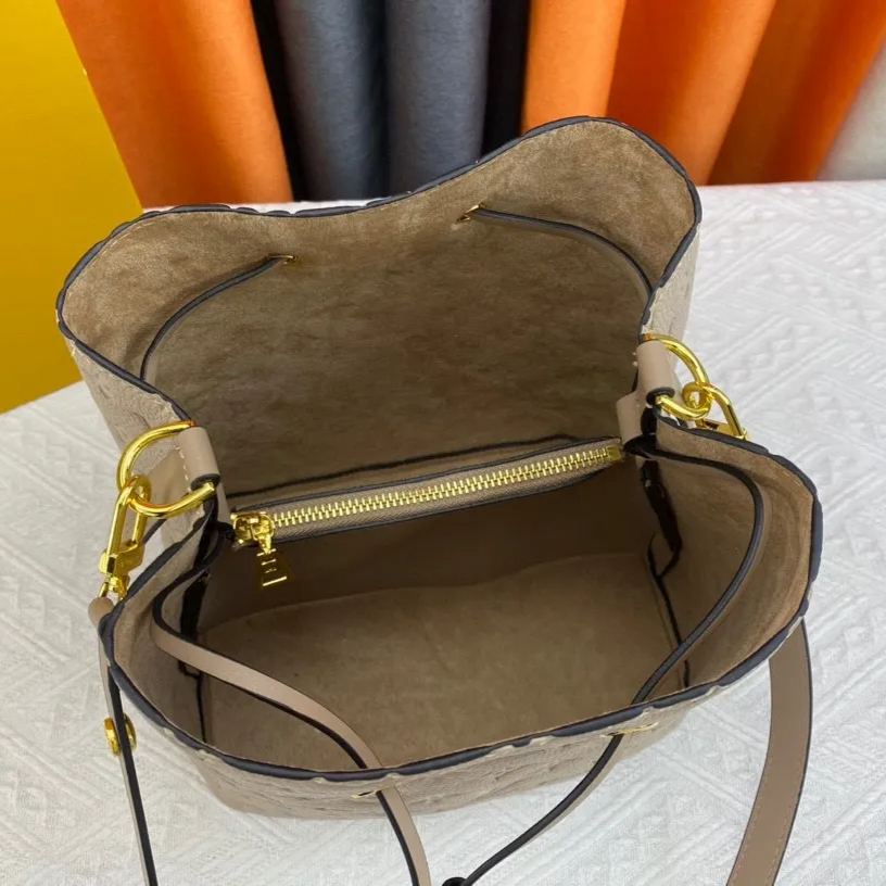 Louis Vuitton お洒落な【ネオノエバッグ MM】レザー 多用途 M45256 M45306 M44022 - 画像 (17)