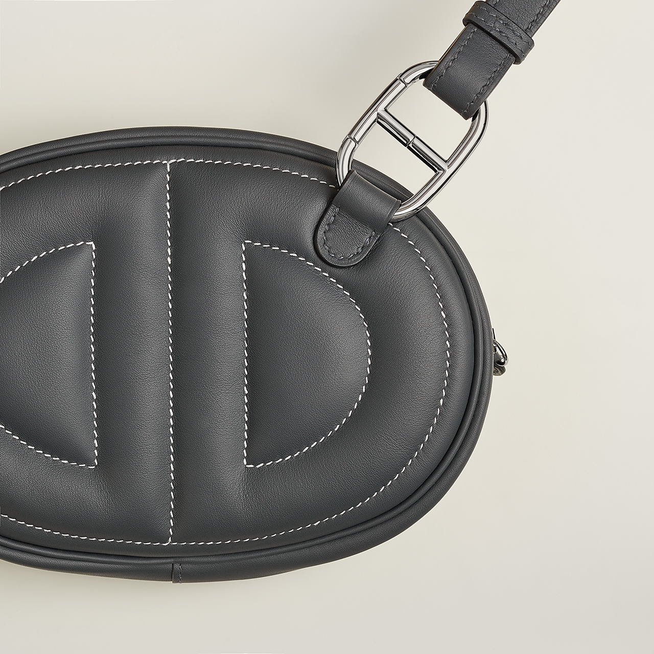 In-the-Loop ツートーン ベルトバッグ - 画像 (5)