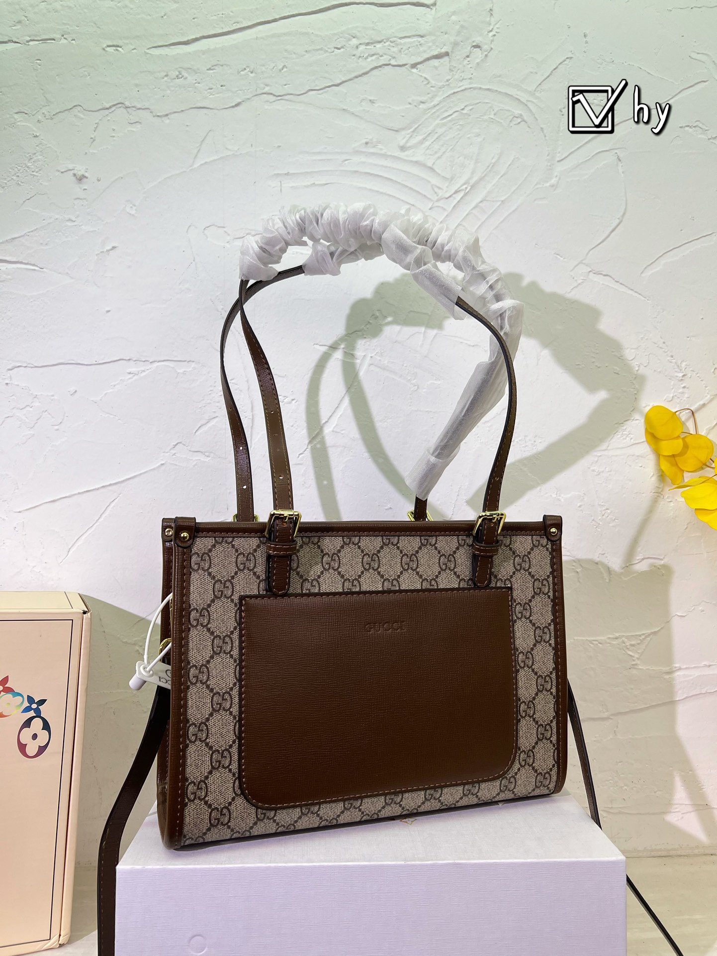 【L&V】ショルダーバッグは斜め掛けも可能 - 画像 (3)