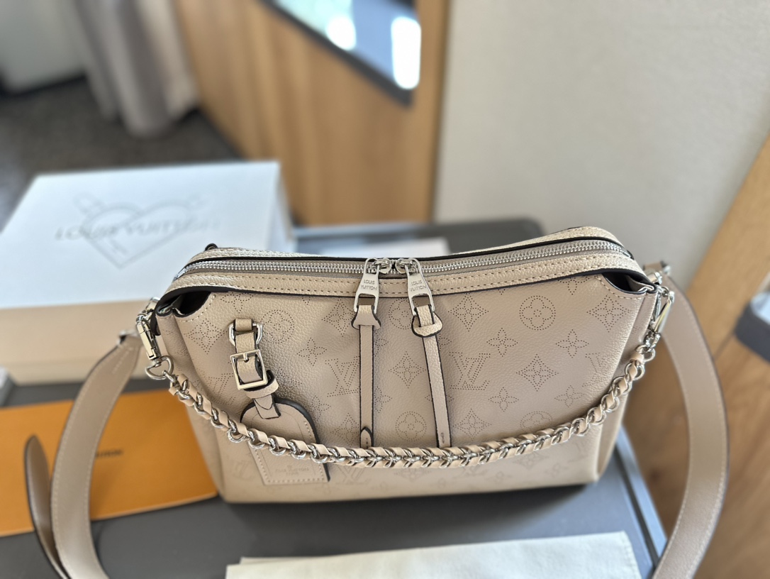 Louis Vuitton◇Lv ベラ トートバッグ - 画像 (12)