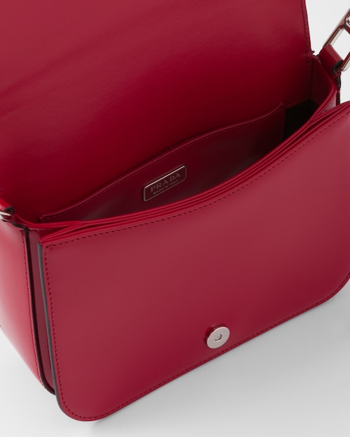 大人気!雑誌「VIVI」に掲載!藤田ニコルの愛用ブランドの新作バッグが掲載されたブラックレザーショルダーバッグ 大人の女性へ - 画像 (15)