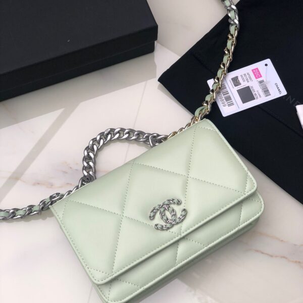 CHANEL 19 WALLET ON CHAIN 0957