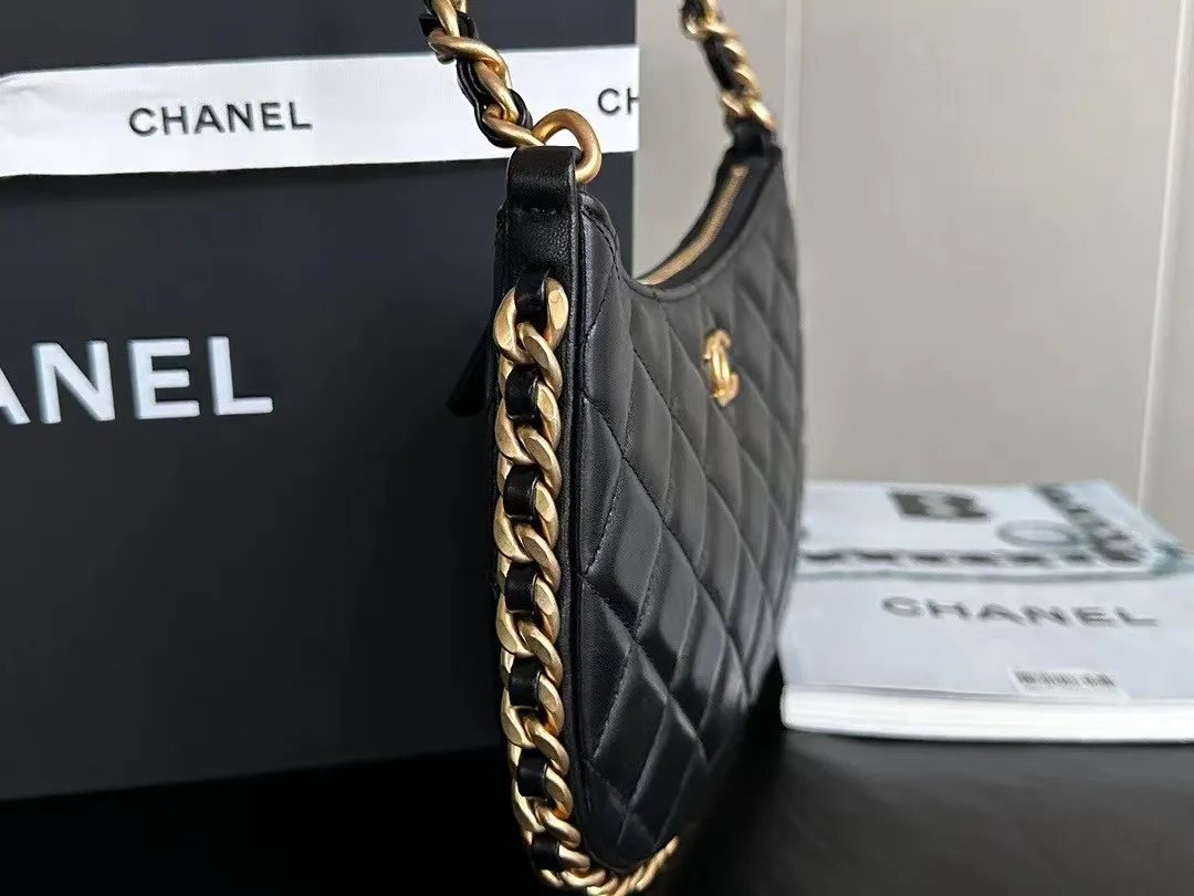 24C/可愛いフォルムで気分上がる★CHANEL ホーボー バッグ - 画像 (7)
