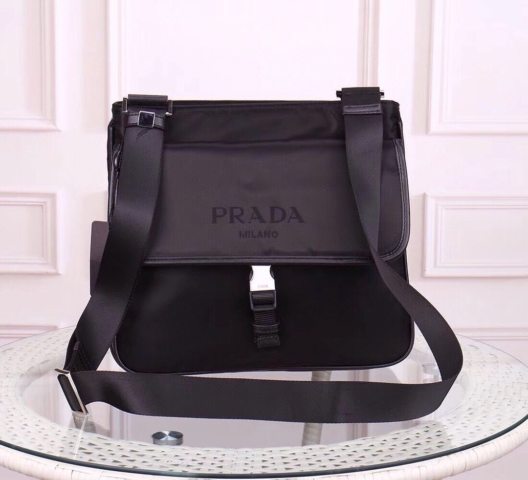 【PRADA 公式 旗艦店】プラダ 斜めがけバッグ 当日出荷 好評に付き再入荷!30*26*6CM - 画像 (2)