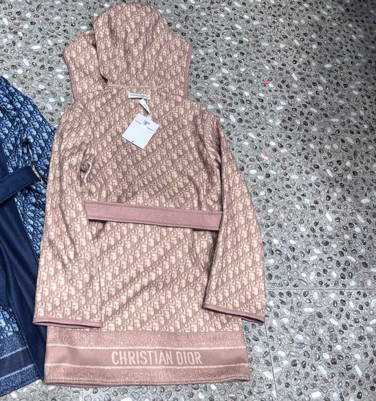 Dior襟付きのタイトベルトコート【50%オフ+送料無料】 - 画像 (20)