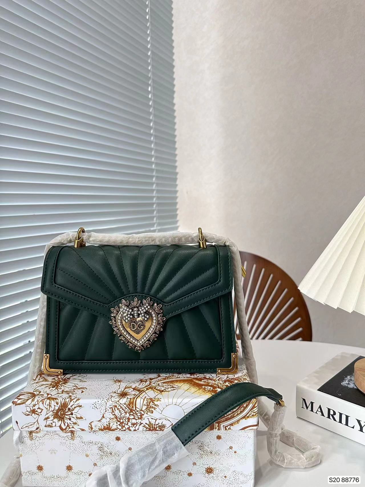 D&G DEVOTION ショルダーバッグ【送料無料】 - 画像 (4)