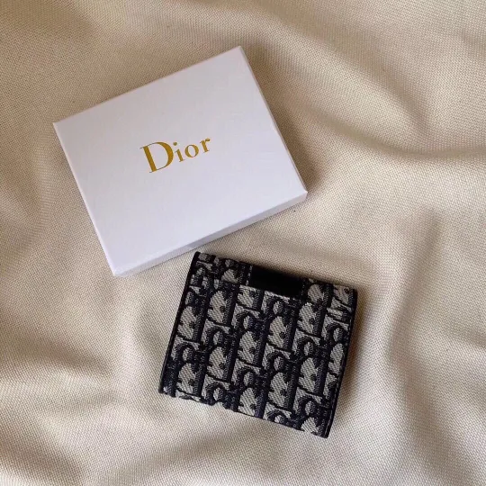 【DIOR】新品凳布 Dior 夏の新スタイルカウンターが熱い! 多機能な小さな財布 - 画像 (2)