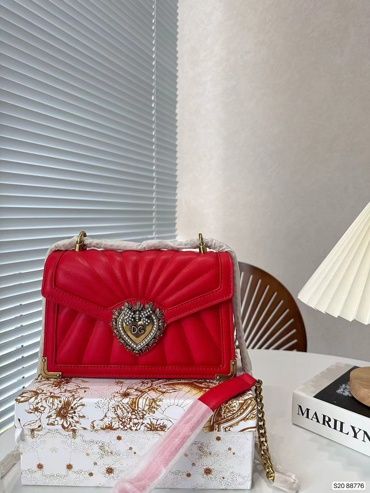 D&G DEVOTION ショルダーバッグ【送料無料】 - 画像 (3)