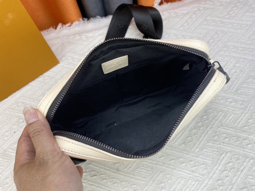 ★Louis Vuitton★フルレザー型押しメッセンジャーバッグ SPRINTER メッセンジャーバッグ M69827 M69443 - 画像 (17)