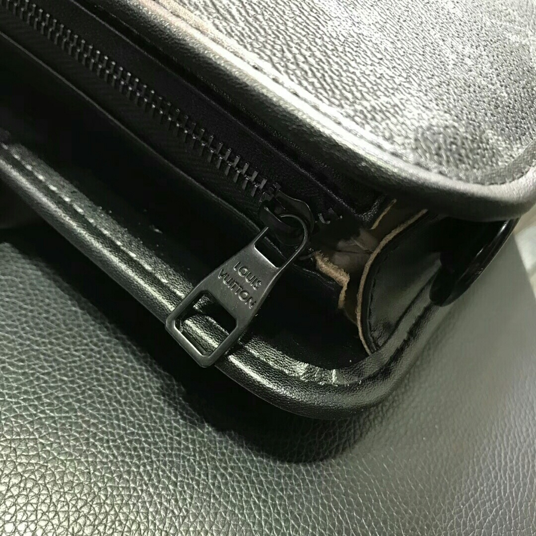 Louis Vuitton (ルイヴィトン) メッセンジャーバッグ 26x29x5cm - 画像 (8)