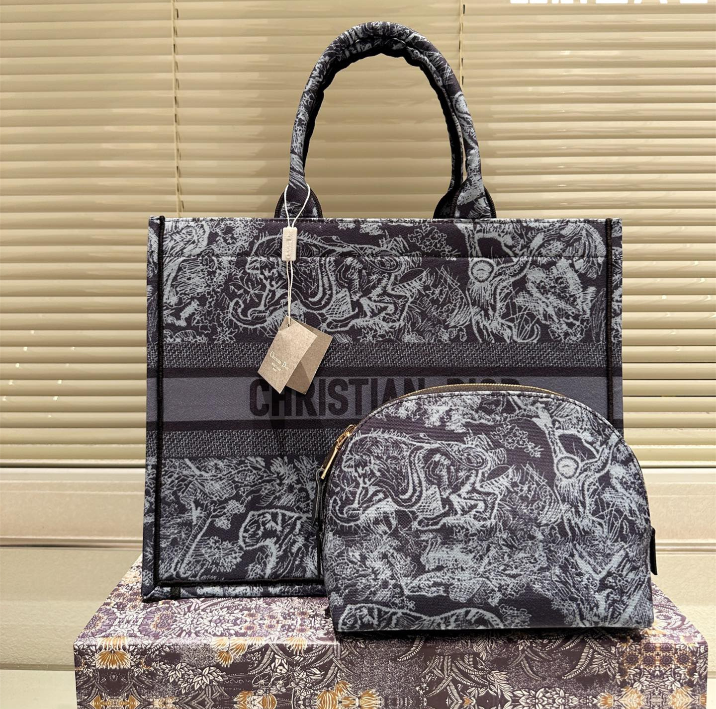 Dior tote 刺繍 ハンドバッグ 小さなバッグが付属しています - 画像 (9)
