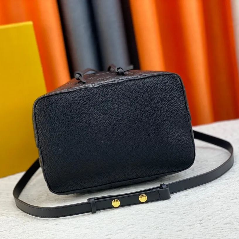 Louis Vuitton お洒落な【ネオノエバッグ MM】レザー 多用途 M45256 M45306 M44022 - 画像 (5)