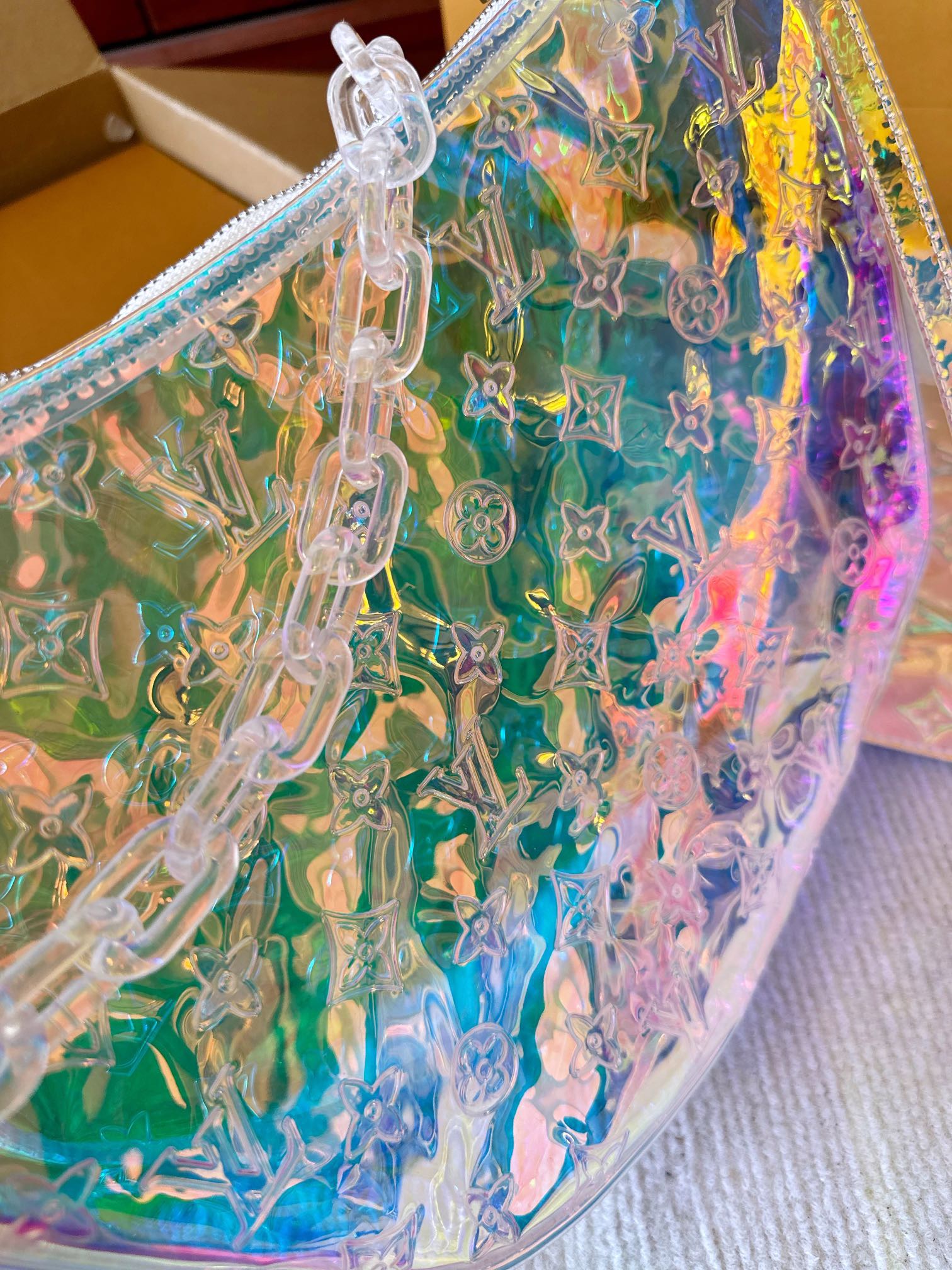 【LOUIS VUITTON】LOUIS VUITTON ゼリー感 メッセンジャーバッグ カラフルな反射素材 - 画像 (5)