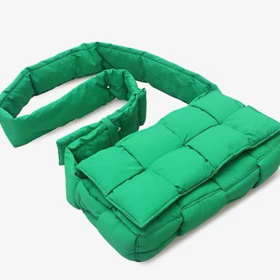 BOTTEGA VENETA テック カセット クロスボディ ミディアム - 画像 (2)