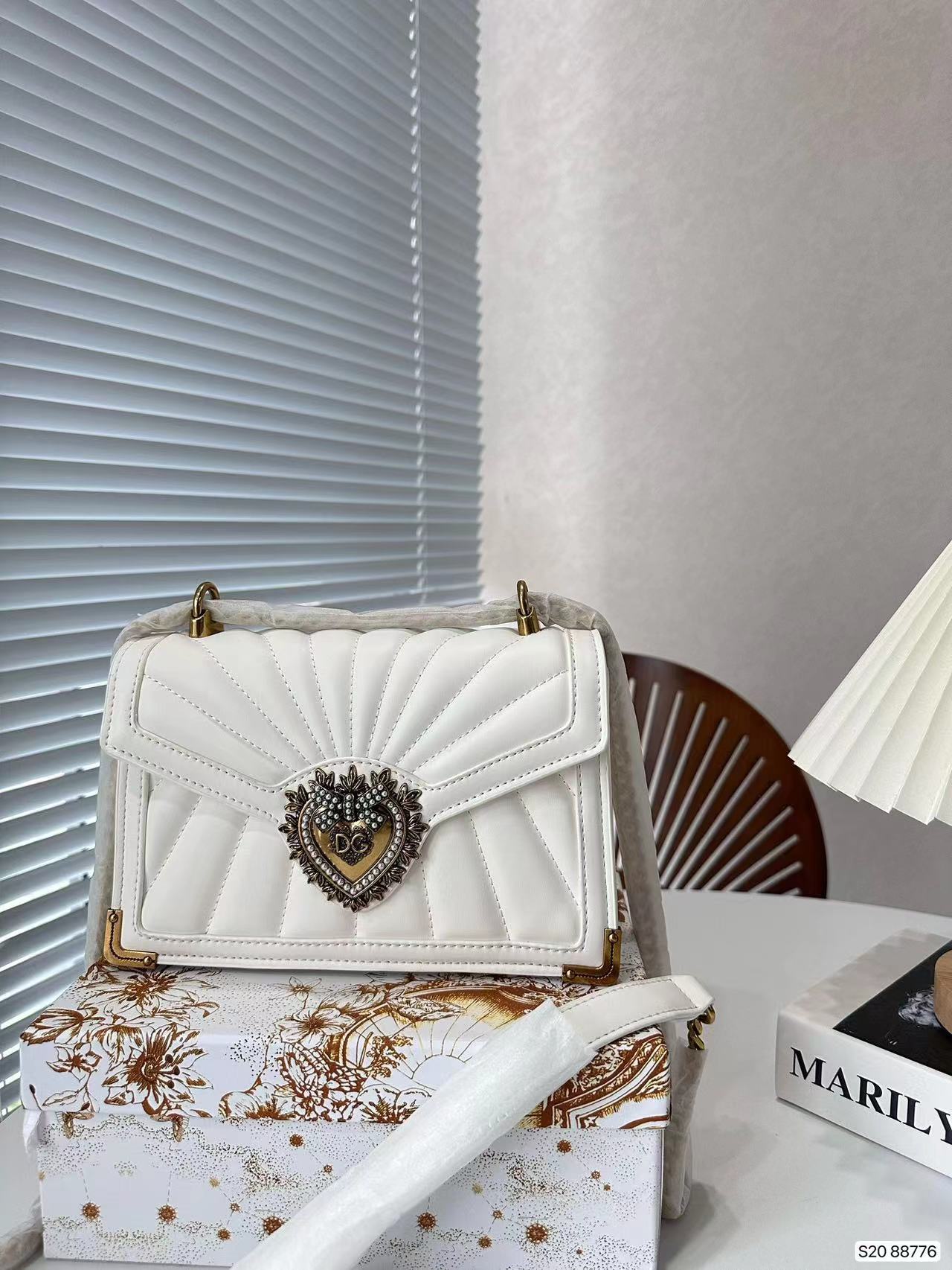 D&G DEVOTION ショルダーバッグ【送料無料】 - 画像 (5)