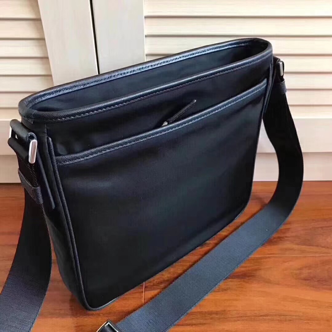 【PRADA 公式 旗艦店】プラダ 斜めがけバッグ 当日出荷 好評に付き再入荷!27*25.5*6CM - 画像 (2)