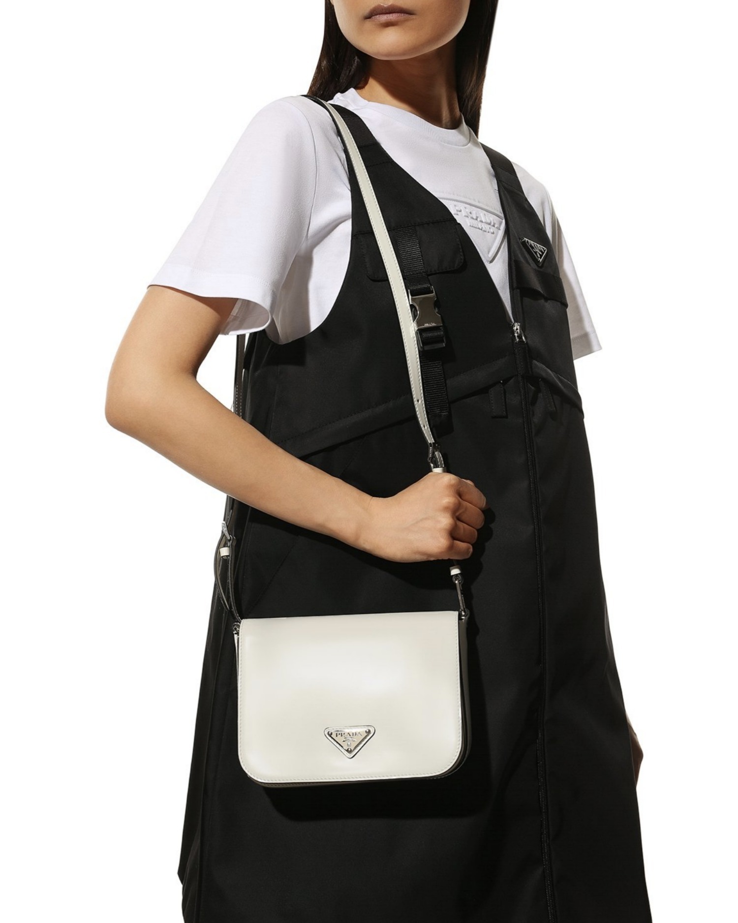 大人気!雑誌「VIVI」に掲載!藤田ニコルの愛用ブランドの新作バッグが掲載されたブラックレザーショルダーバッグ 大人の女性へ - 画像 (23)