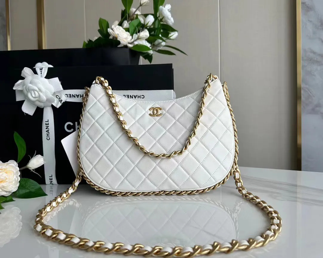 24C/可愛いフォルムで気分上がる★CHANEL ホーボー バッグ - 画像 (10)