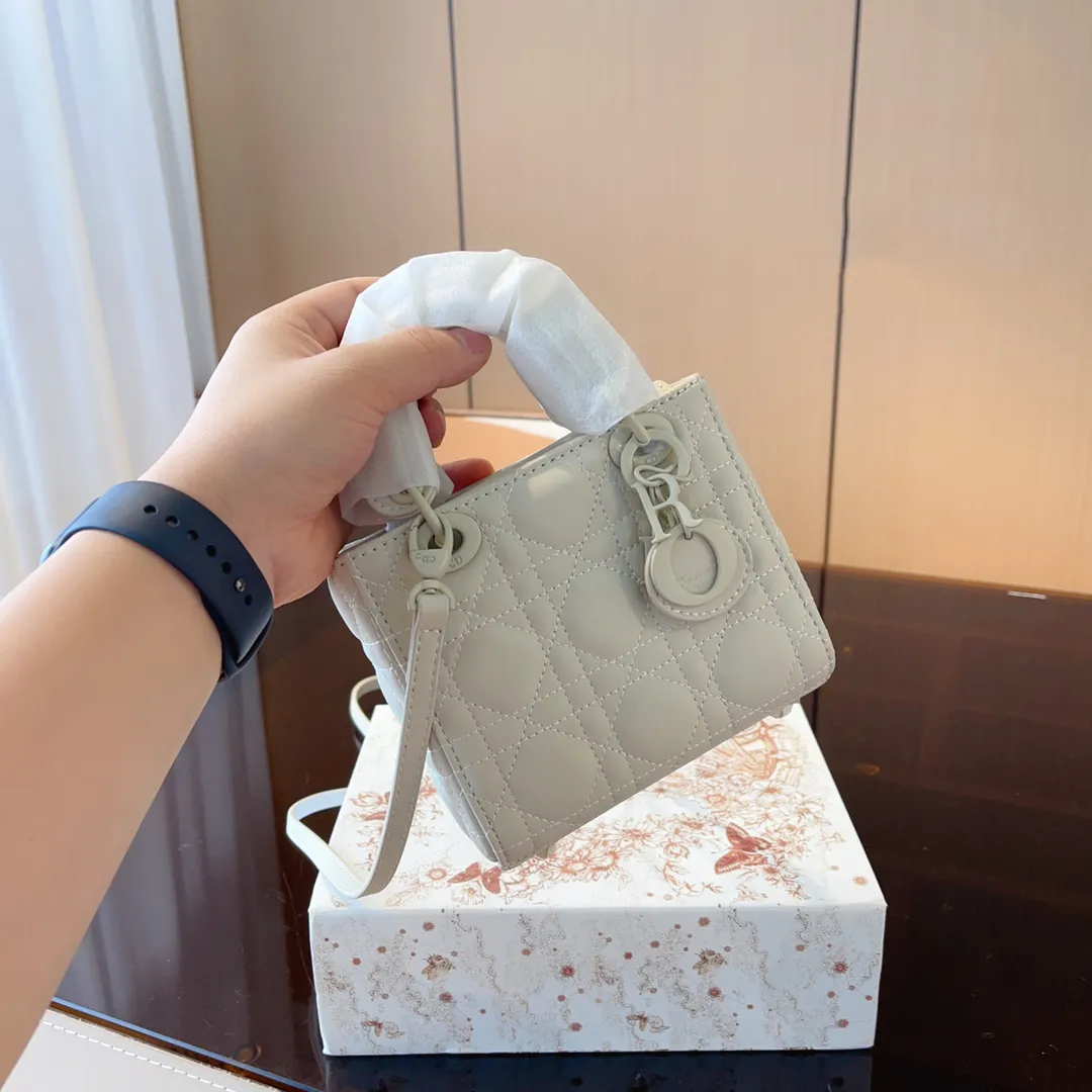 新作話題ディオール☆LADY DIOR マイクロバッグ 9色 - 画像 (3)