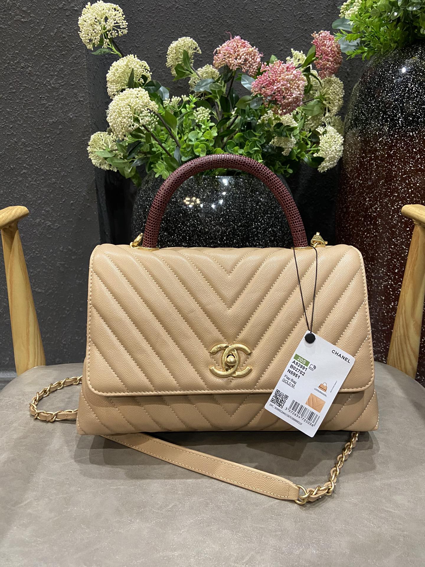 Chanel Cowhide handbag 92991 - 画像 (10)