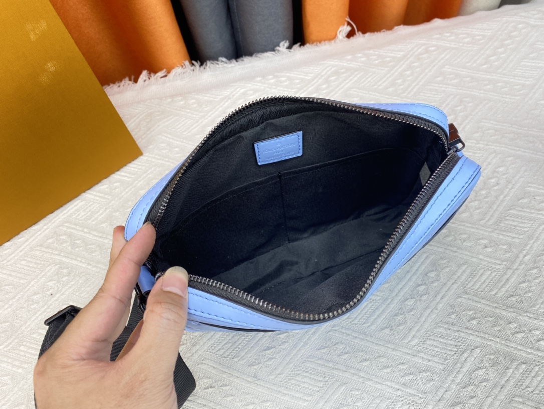 ★Louis Vuitton★フルレザー型押しメッセンジャーバッグ SPRINTER メッセンジャーバッグ M69827 M69443 - 画像 (26)