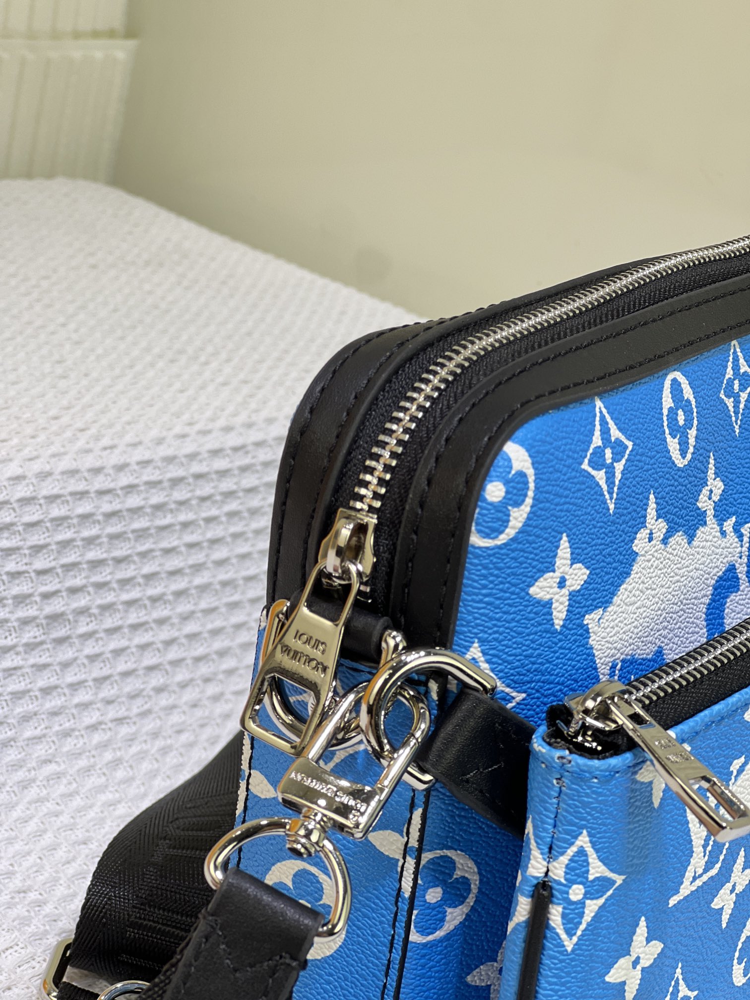 ★LOUIS VUITTON★青い空と白い雲の新しいトリオ メッセンジャー バッグ M58041 - 画像 (7)