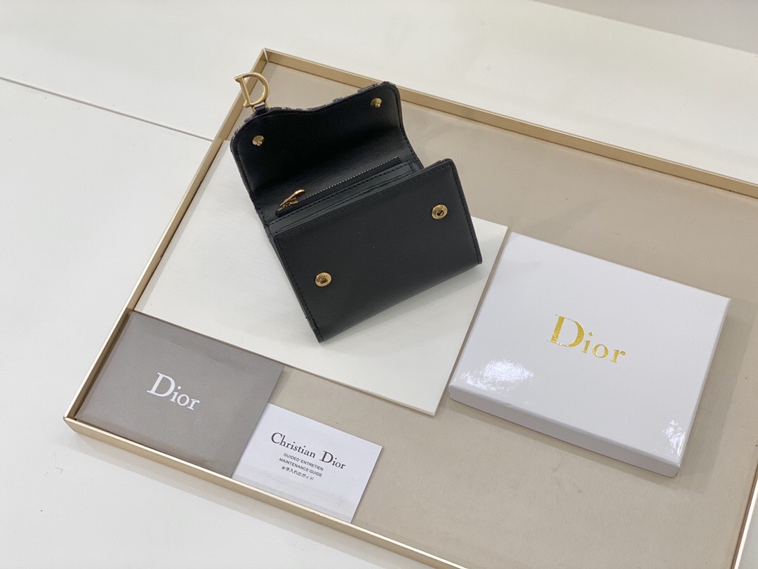 《定番人気♪ギフトにも☆》DIOR 折りたたみ財布-BUYMA - 画像 (8)