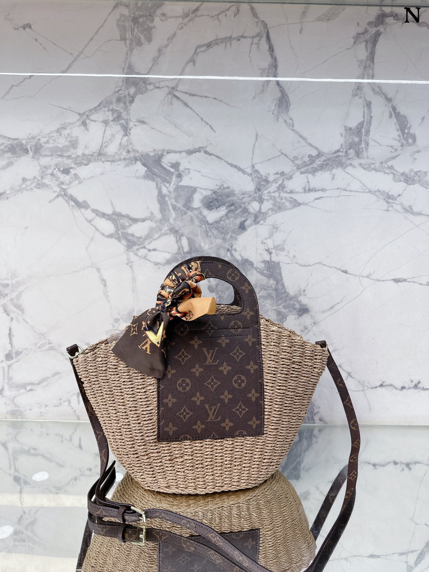 👜L&V わら織りバッグ 革と藁の組み合わせ ハンドバッグ ビーチバッグ - 画像 (6)