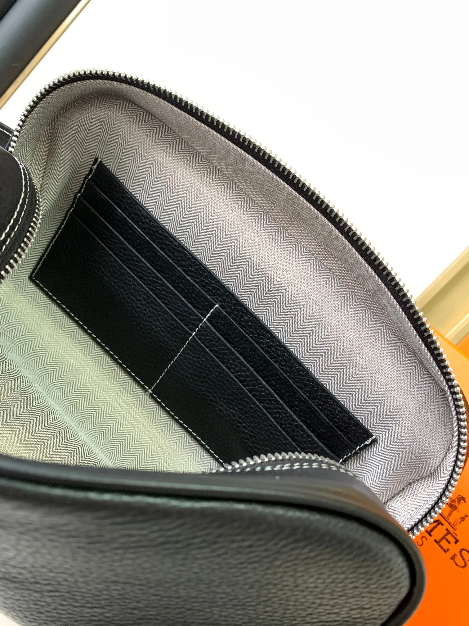 【HERMES 公式旗艦店】エルメス クラッチバッグ 当日出荷 好評に付き再入荷!27*15*10CM - 画像 (8)