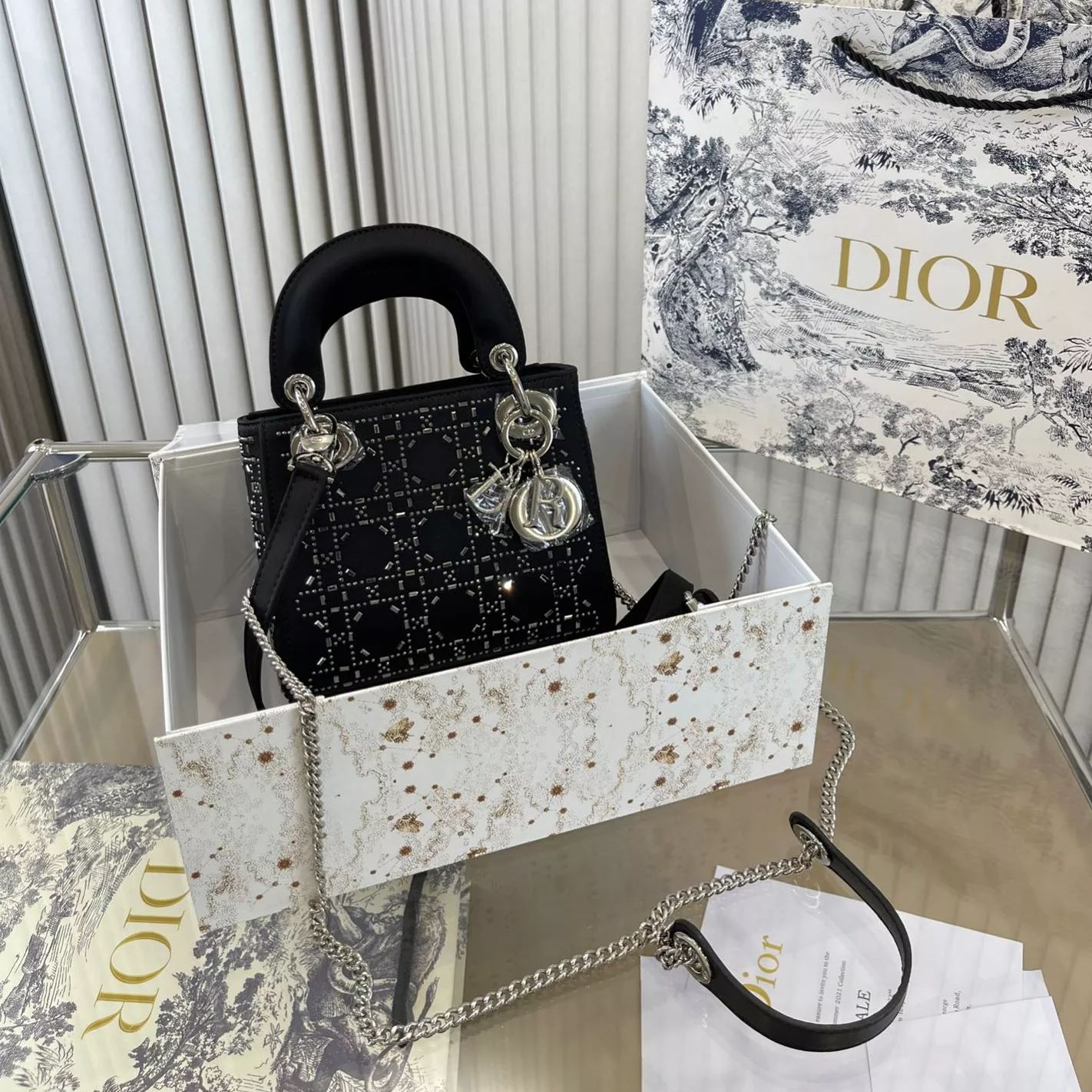 大人気♪ギフトDiorディオール定番の妃サテンバッグ - 画像 (6)