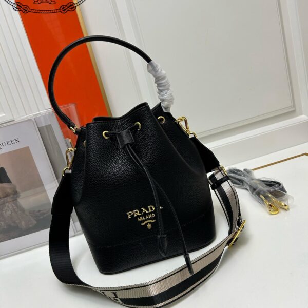 【PRADA 公式旗艦店】プラダ ハンドバッグ 当日出荷 好評に付き再入荷！21*25*15CM
