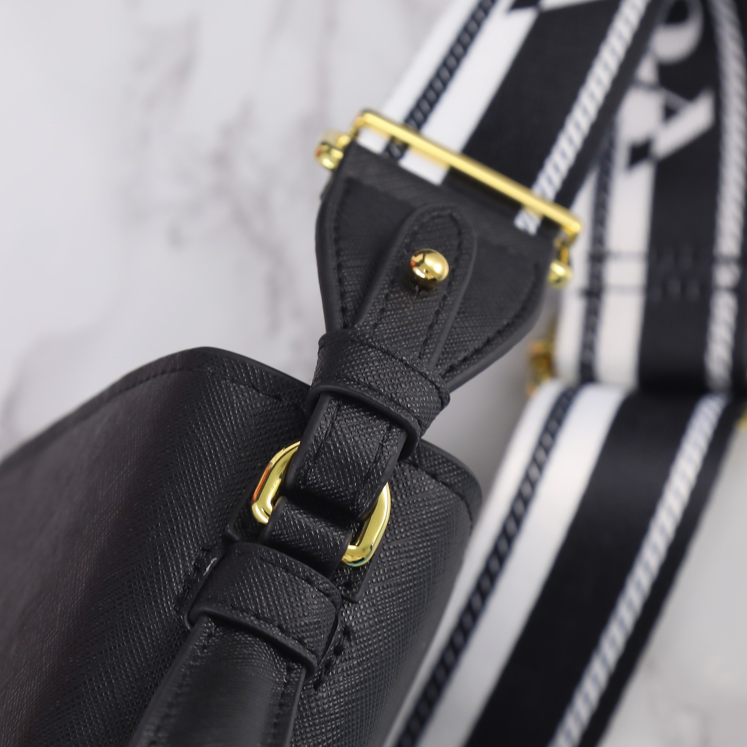 【PRADA 公式旗艦店】プラダ 斜めがけバッグ 当日出荷 好評に付き再入荷!21*14*6.5CM - 画像 (7)