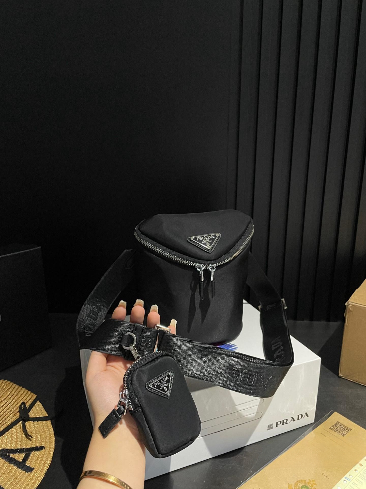 【PRADA 公式 旗艦店】プラダ 斜めがけバッグ 当日出荷 好評に付き再入荷!20*16CM 240719 - 画像 (9)