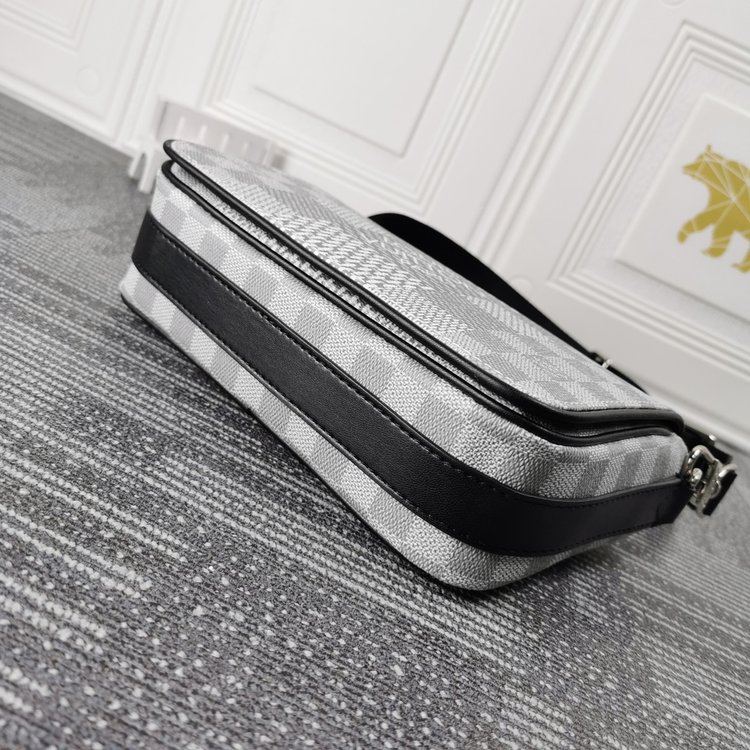 Louis Vuitton (ルイヴィトン) メッセンジャーバッグ 23.5x14x5cm - 画像 (16)