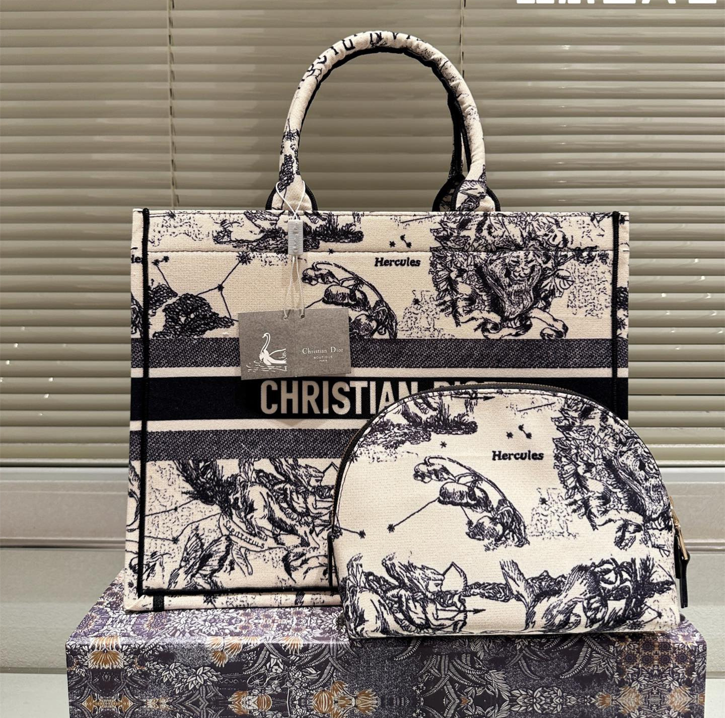 Dior tote 刺繍 ハンドバッグ 小さなバッグが付属しています - 画像 (7)