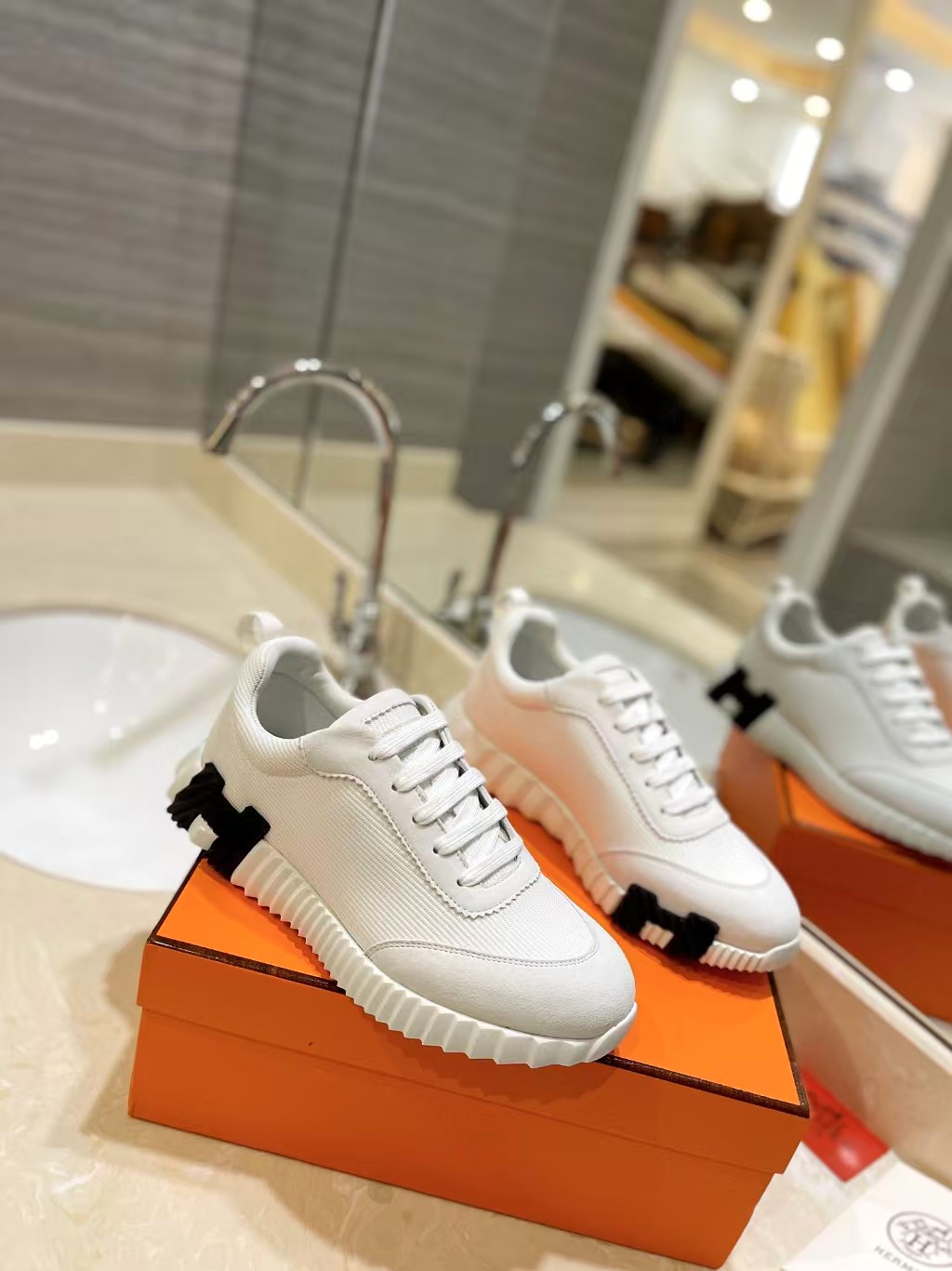 new エルメスのスニーカー