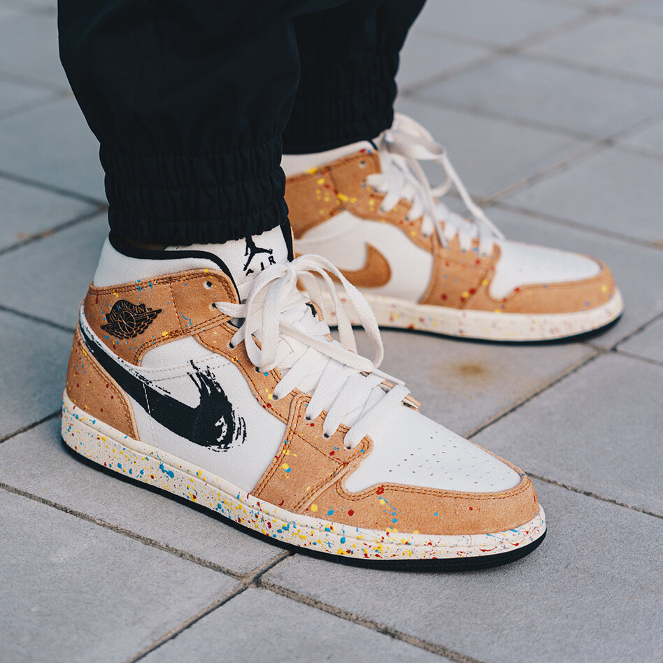 NIKE ナイキ AIR JORDAN 1 MID SE 'BRUSHSTROKE PAINT SPLATTER' エア ジョーダン ワン ミッド スペシャルエディション "ブラシストローク ペイント スプラッター" メンズ スニーカー SAIL/BLACK-CIDER-CHILE RED【海外展開 日本未入荷】 - 画像 (3)