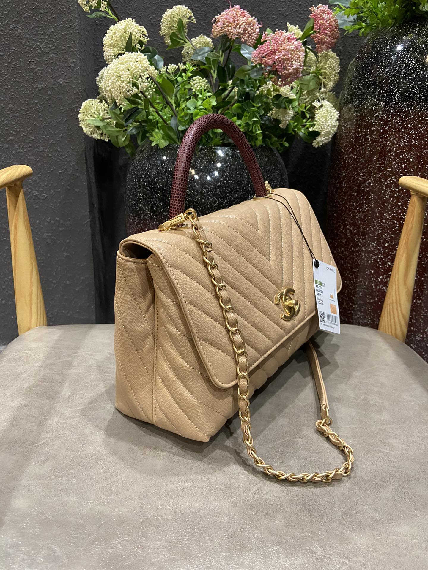 Chanel Cowhide handbag 92991 - 画像 (18)