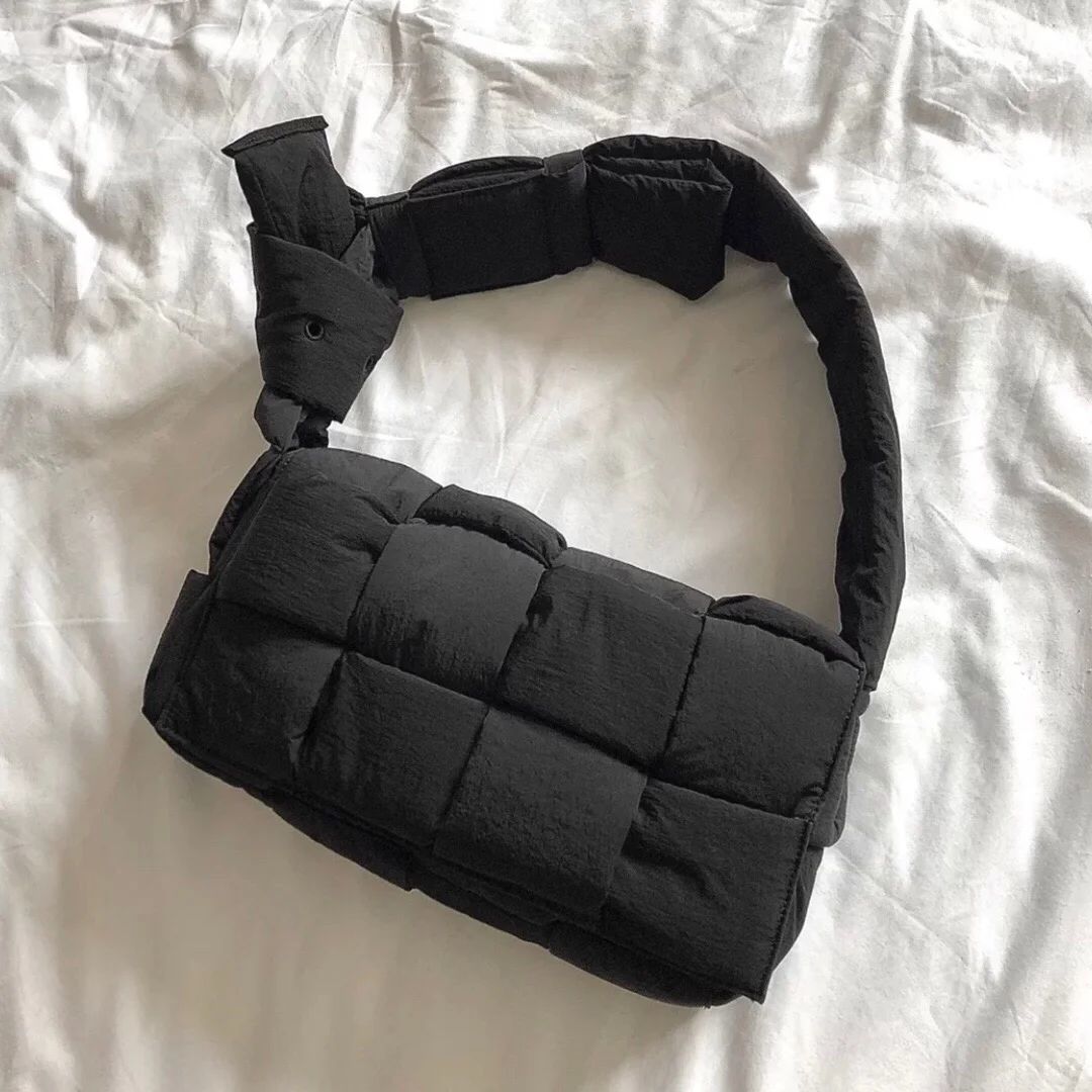 BOTTEGA VENETA テック カセット クロスボディ ミディアム - 画像 (4)