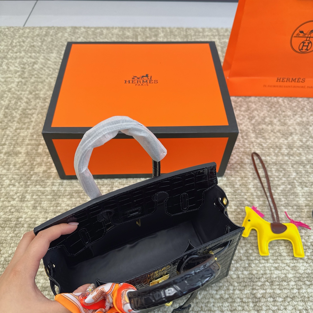 HERMES 高級ワニ革模様 プラチナバッグ - 画像 (11)