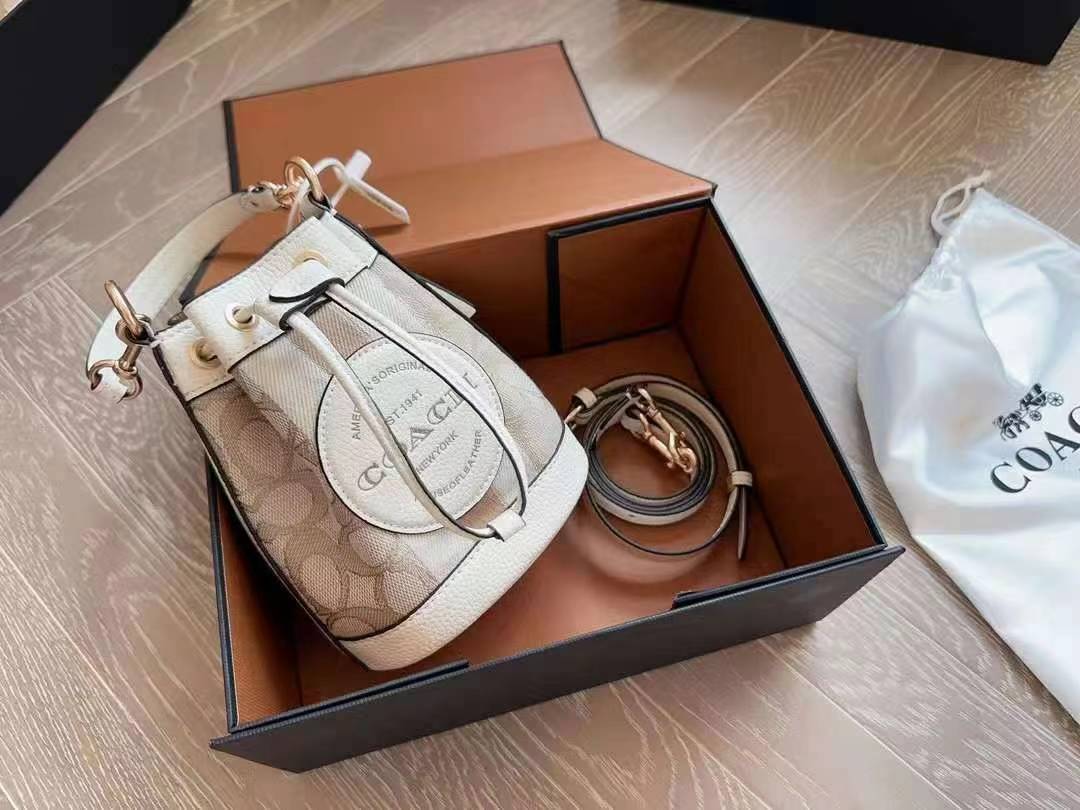 ◆COACH◆大人気☆ 巾着開閉バケットバッグ トート ミディアム - 画像 (4)