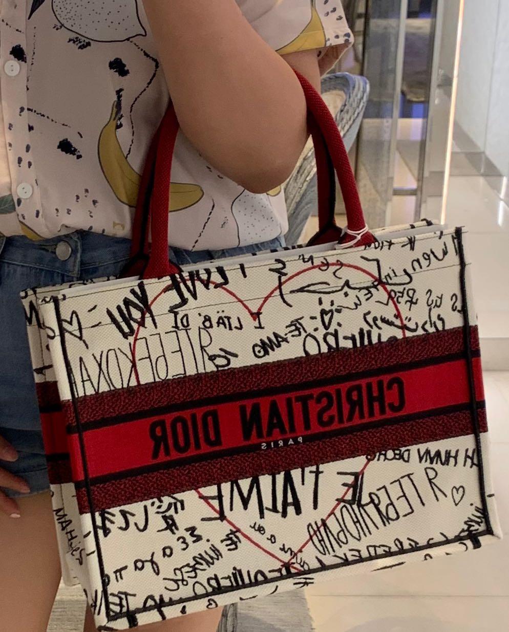 【DIOR】BOOK TOTE多色落書き模様の刺繍 ☆DIOR BOOK TOTEスモールバッグ☆ - 画像 (5)